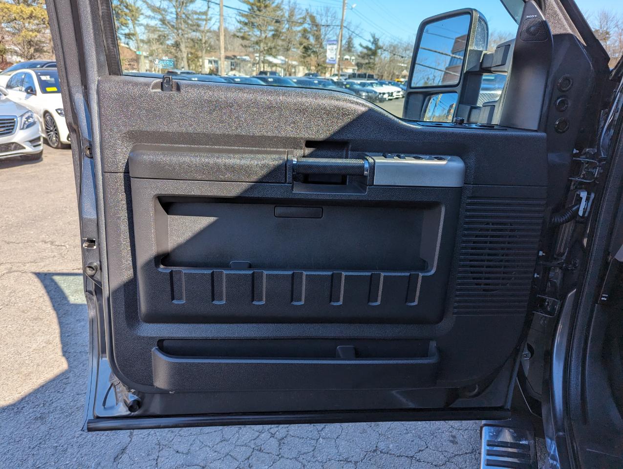 Ford Super Duty F-350 SRW 4WD Crew Cab 156" Lariat 2015