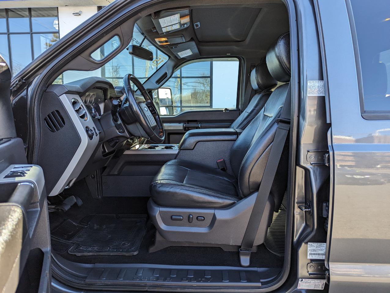 Ford Super Duty F-350 SRW 4WD Crew Cab 156" Lariat 2015