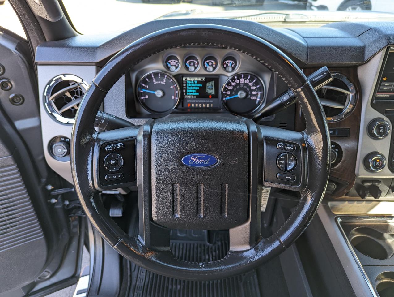 Ford Super Duty F-350 SRW 4WD Crew Cab 156" Lariat 2015