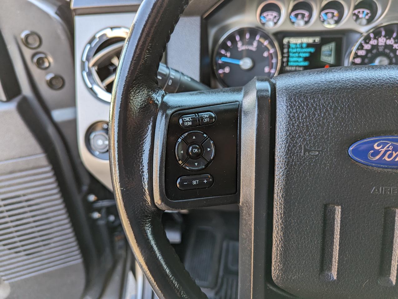 Ford Super Duty F-350 SRW 4WD Crew Cab 156" Lariat 2015