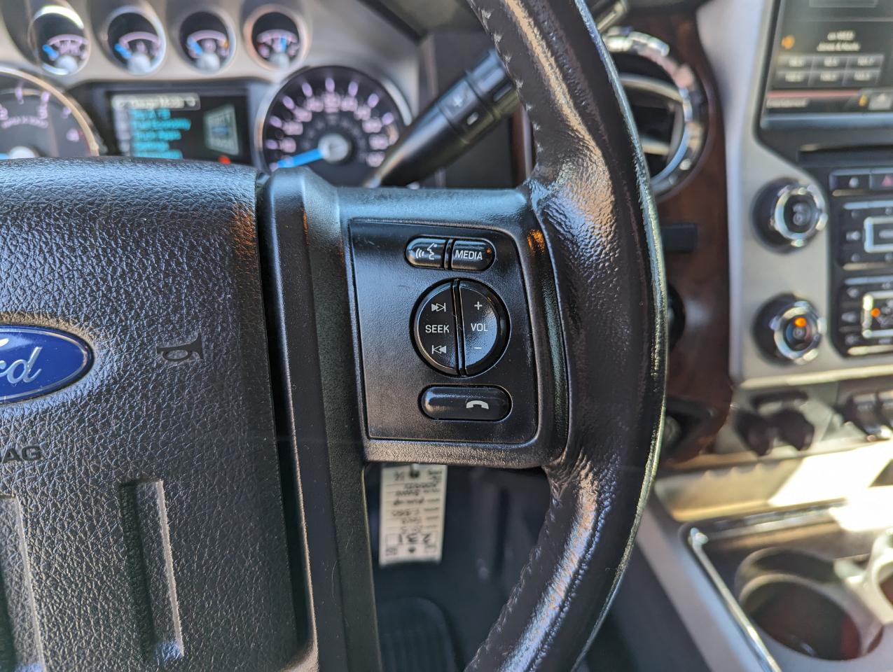 Ford Super Duty F-350 SRW 4WD Crew Cab 156" Lariat 2015