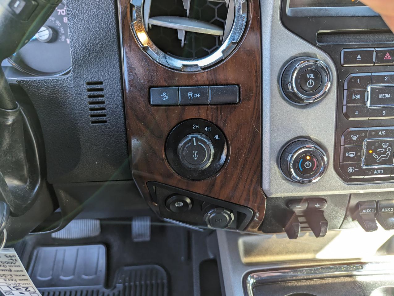 Ford Super Duty F-350 SRW 4WD Crew Cab 156" Lariat 2015