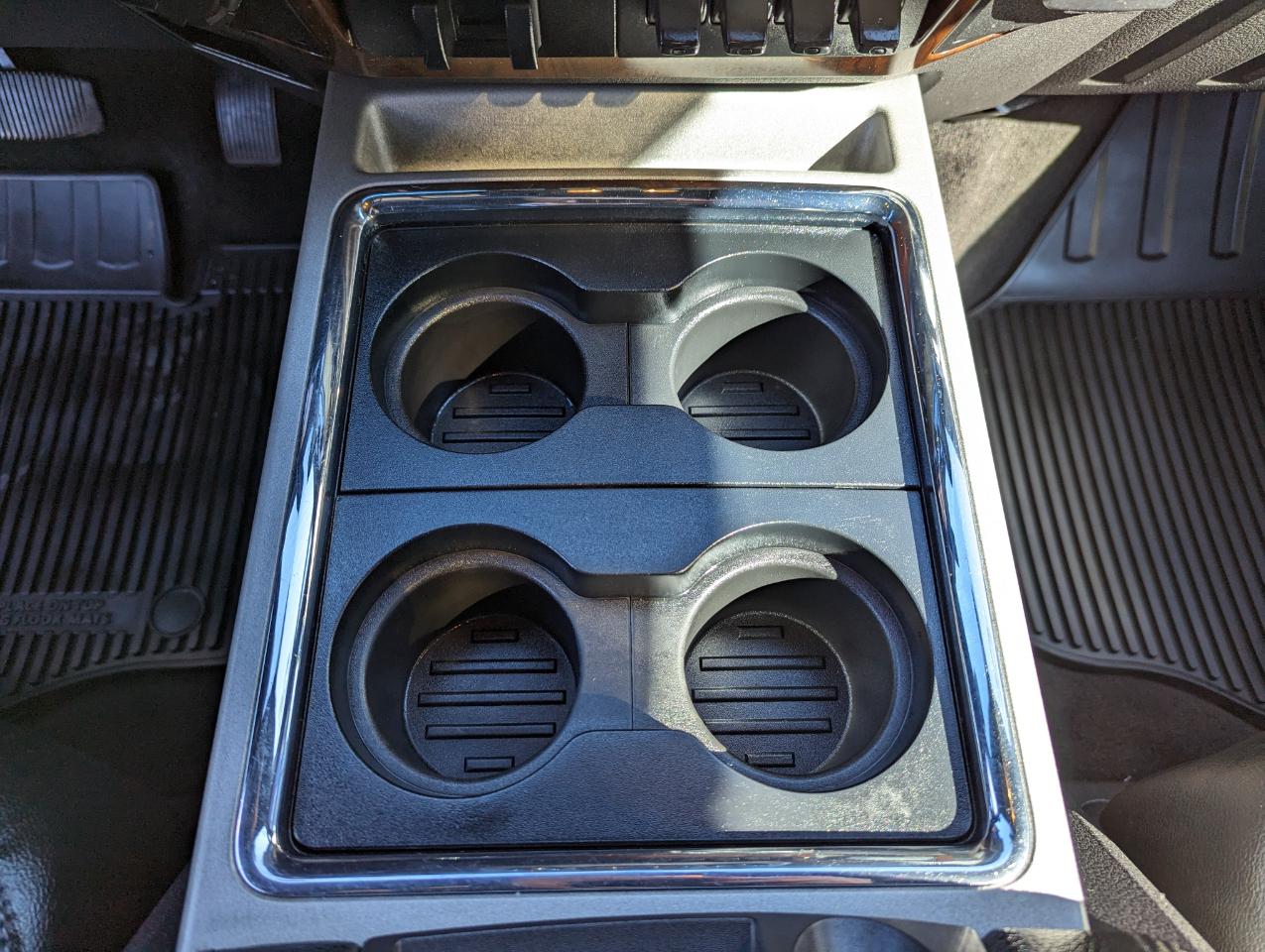 Ford Super Duty F-350 SRW 4WD Crew Cab 156" Lariat 2015