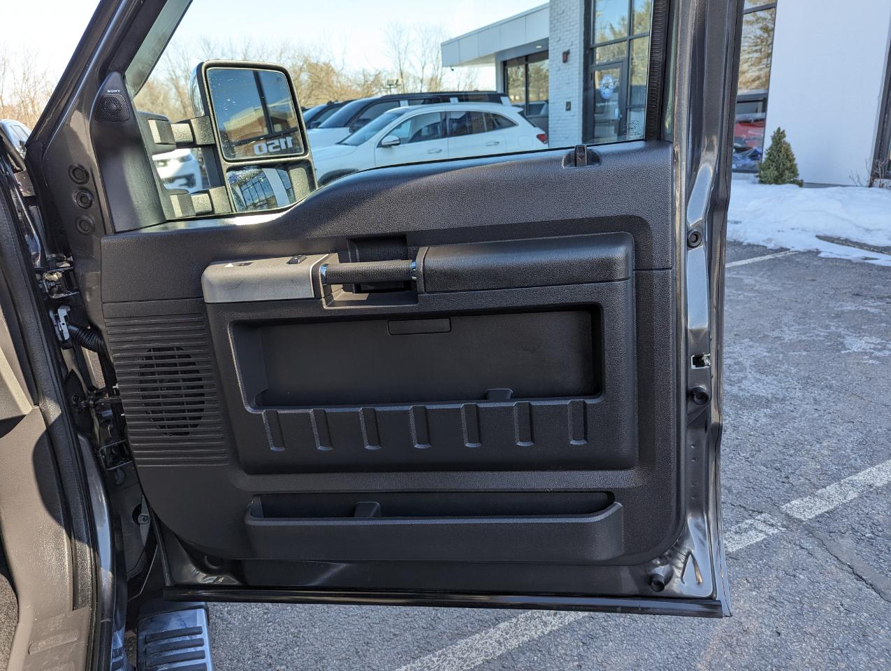 Ford Super Duty F-350 SRW 4WD Crew Cab 156" Lariat 2015