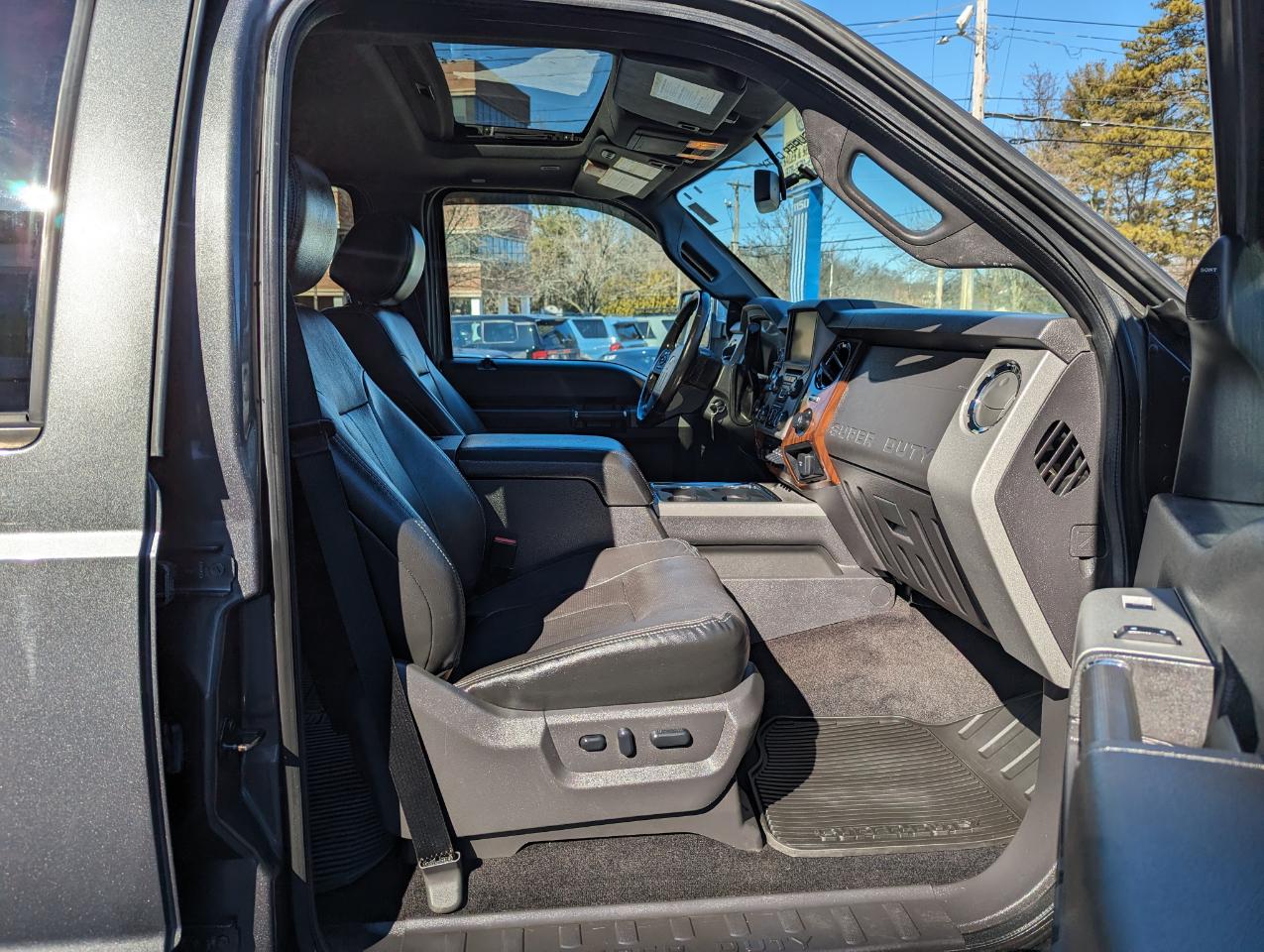 Ford Super Duty F-350 SRW 4WD Crew Cab 156" Lariat 2015