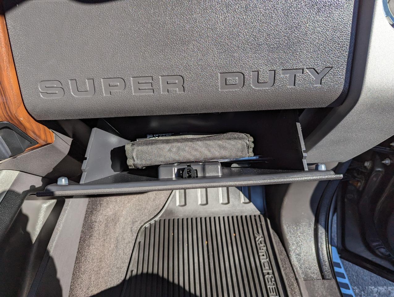 Ford Super Duty F-350 SRW 4WD Crew Cab 156" Lariat 2015