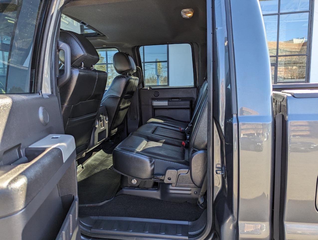 Ford Super Duty F-350 SRW 4WD Crew Cab 156" Lariat 2015