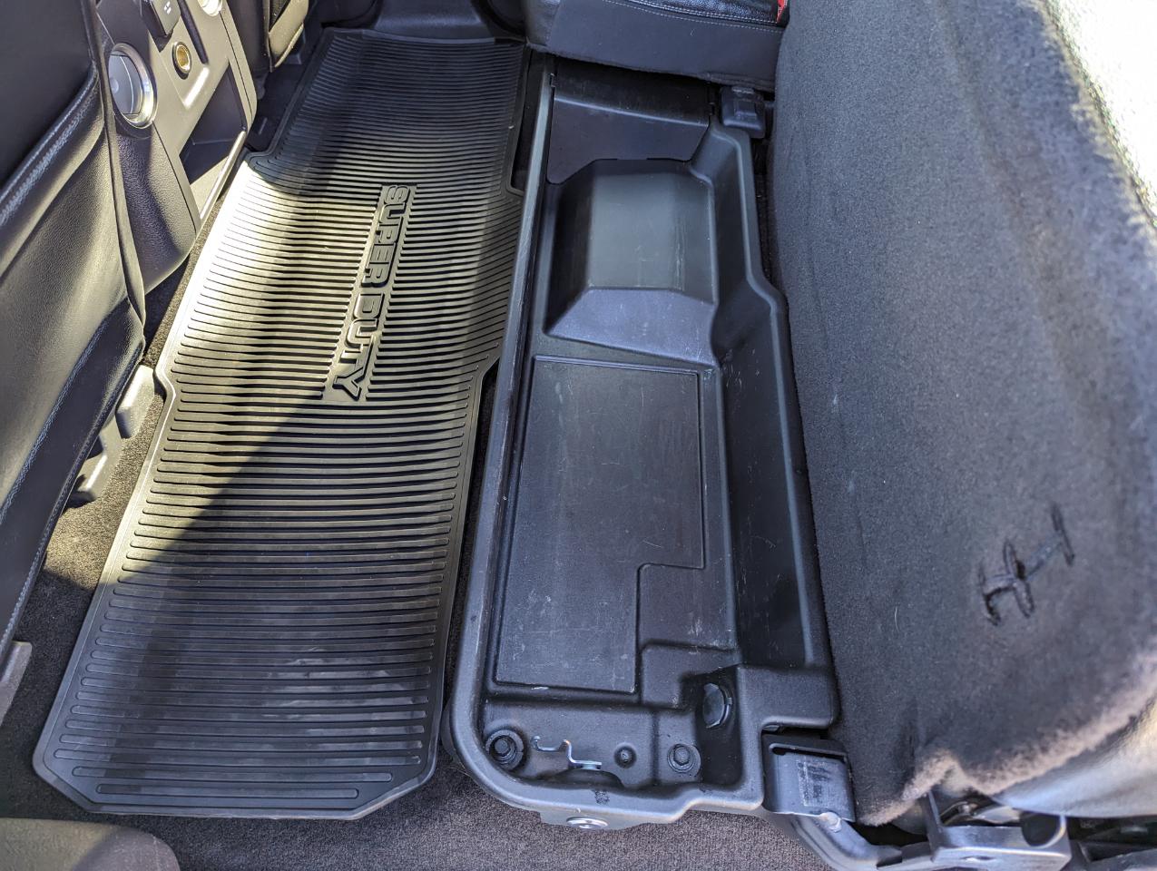 Ford Super Duty F-350 SRW 4WD Crew Cab 156" Lariat 2015