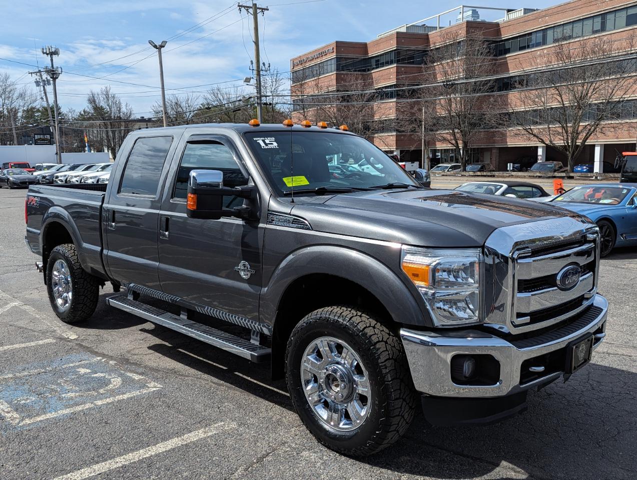 Ford Super Duty F-350 SRW 4WD Crew Cab 156" Lariat 2015