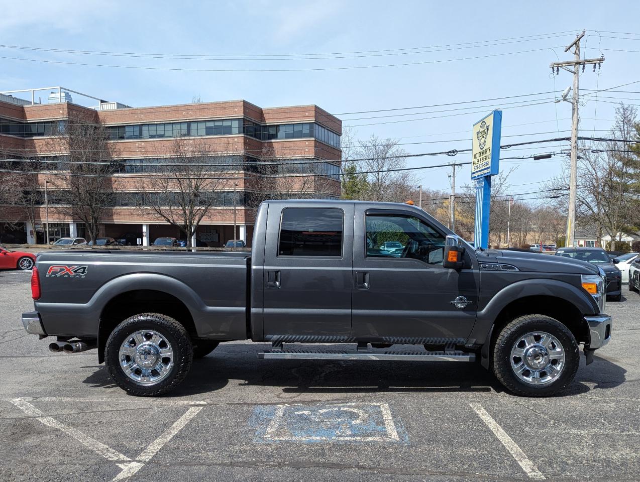 Ford Super Duty F-350 SRW 4WD Crew Cab 156" Lariat 2015
