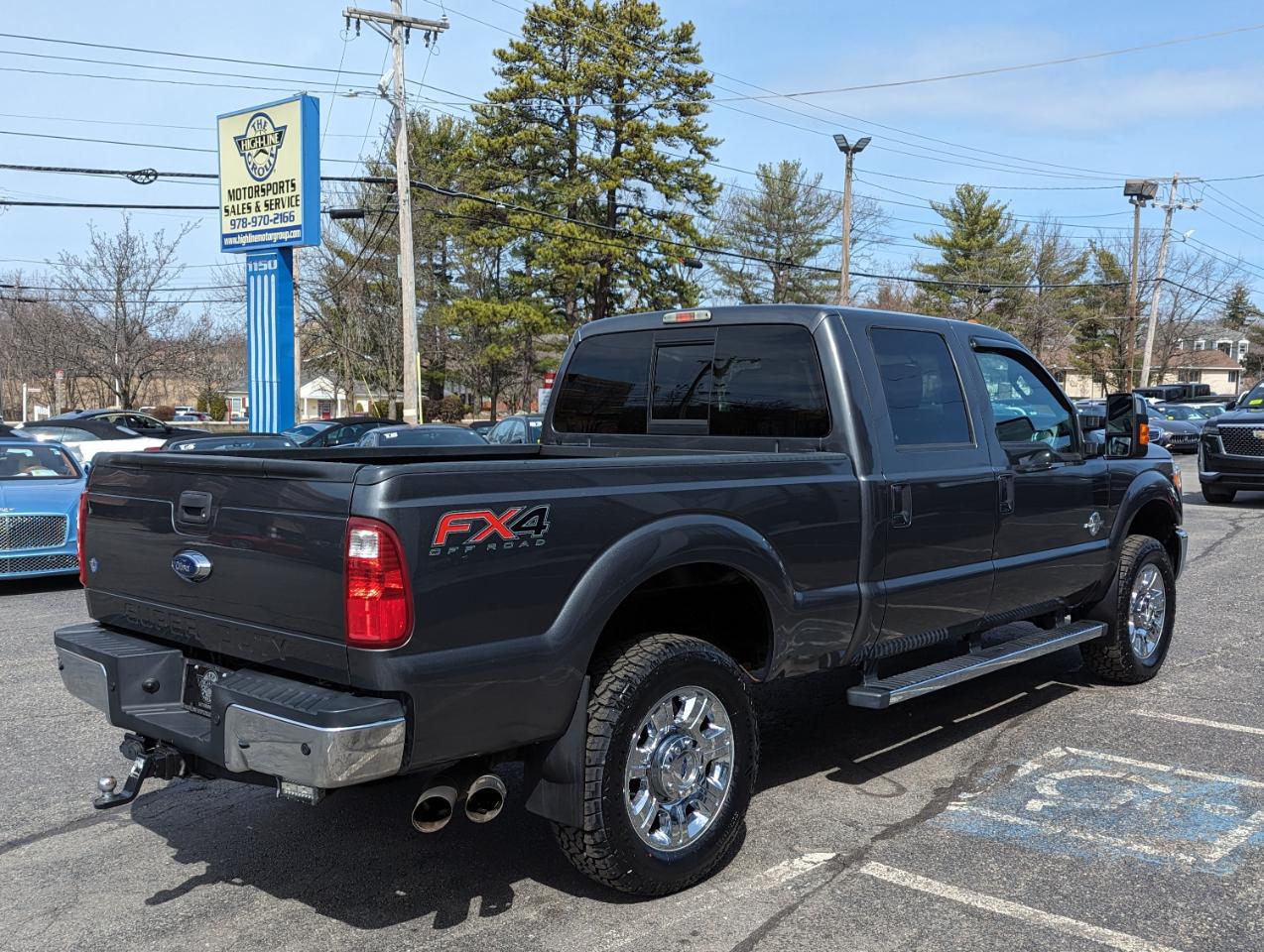 Ford Super Duty F-350 SRW 4WD Crew Cab 156" Lariat 2015