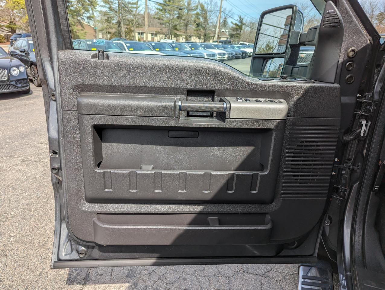 Ford Super Duty F-350 SRW 4WD Crew Cab 156" Lariat 2015