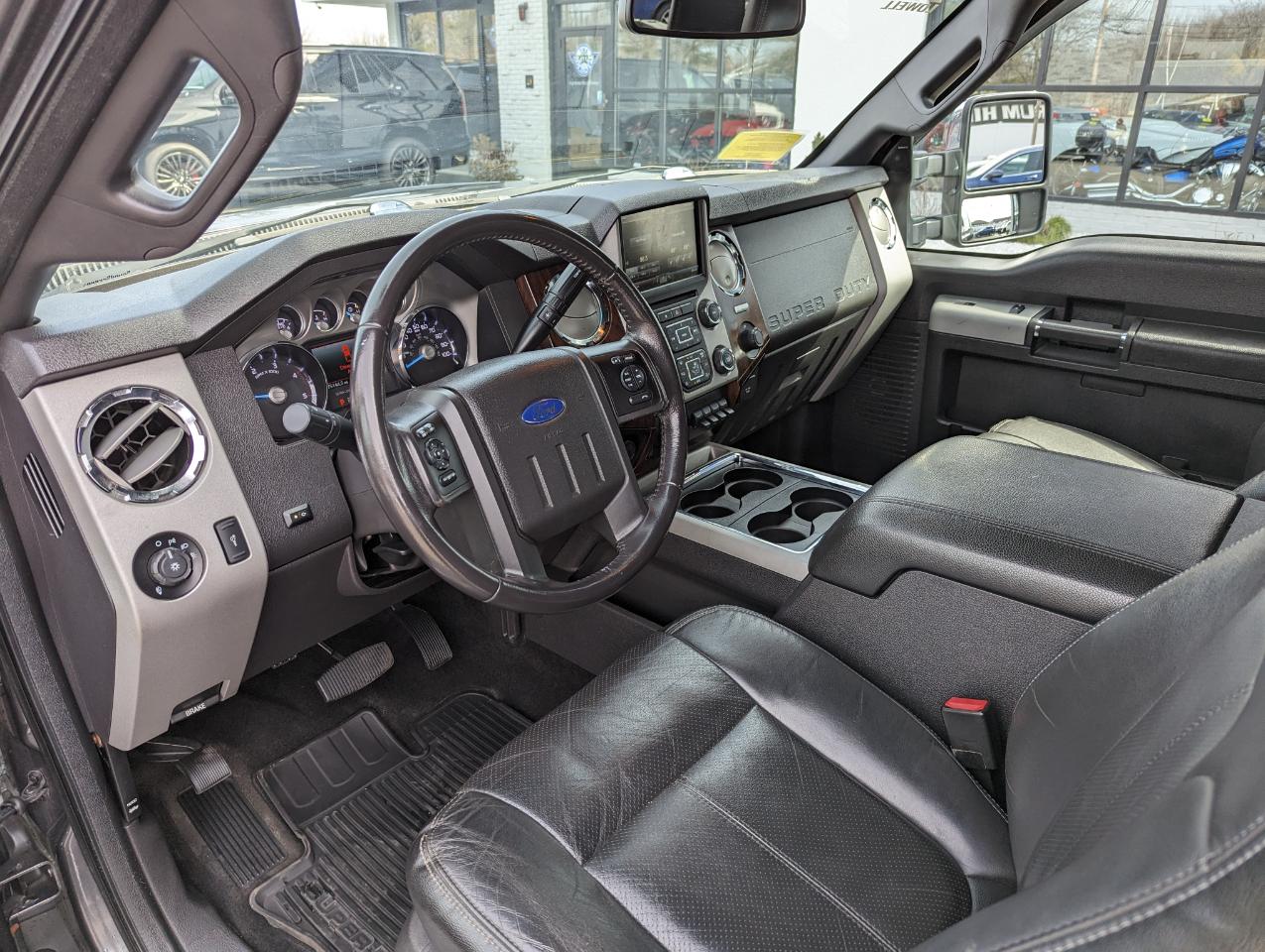 Ford Super Duty F-350 SRW 4WD Crew Cab 156" Lariat 2015