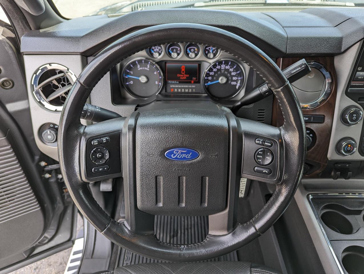 Ford Super Duty F-350 SRW 4WD Crew Cab 156" Lariat 2015