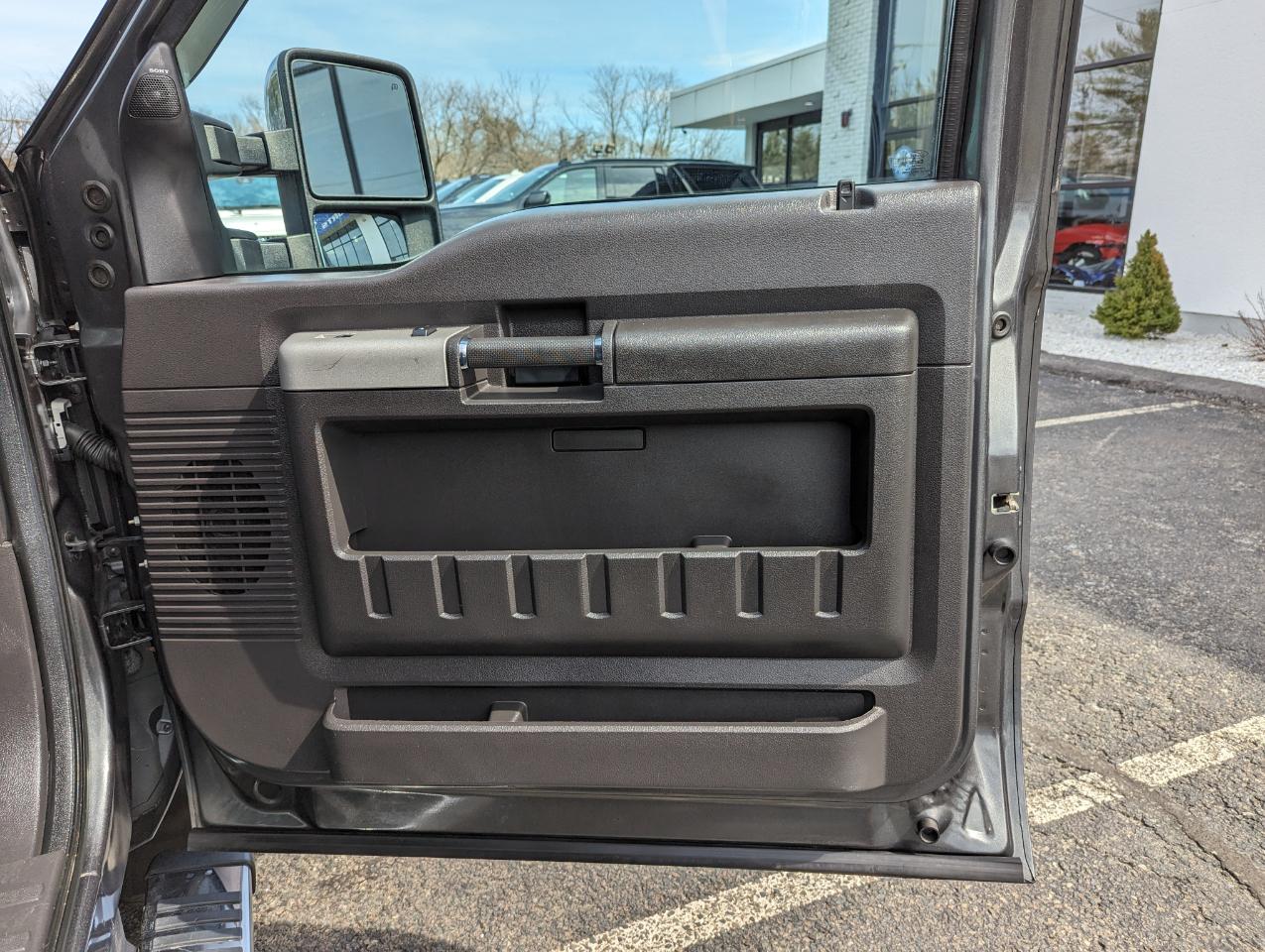 Ford Super Duty F-350 SRW 4WD Crew Cab 156" Lariat 2015