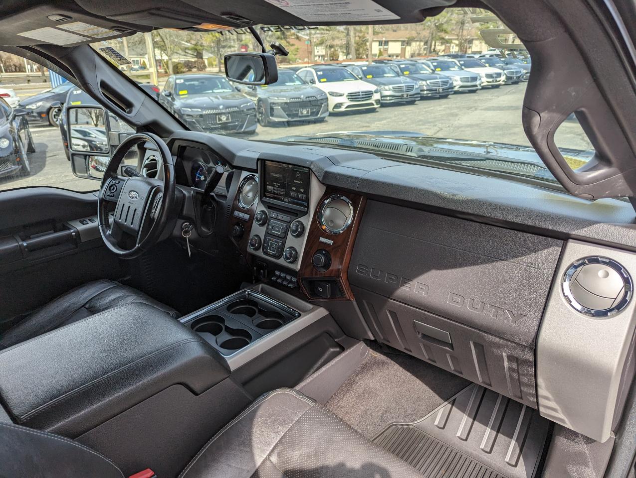 Ford Super Duty F-350 SRW 4WD Crew Cab 156" Lariat 2015
