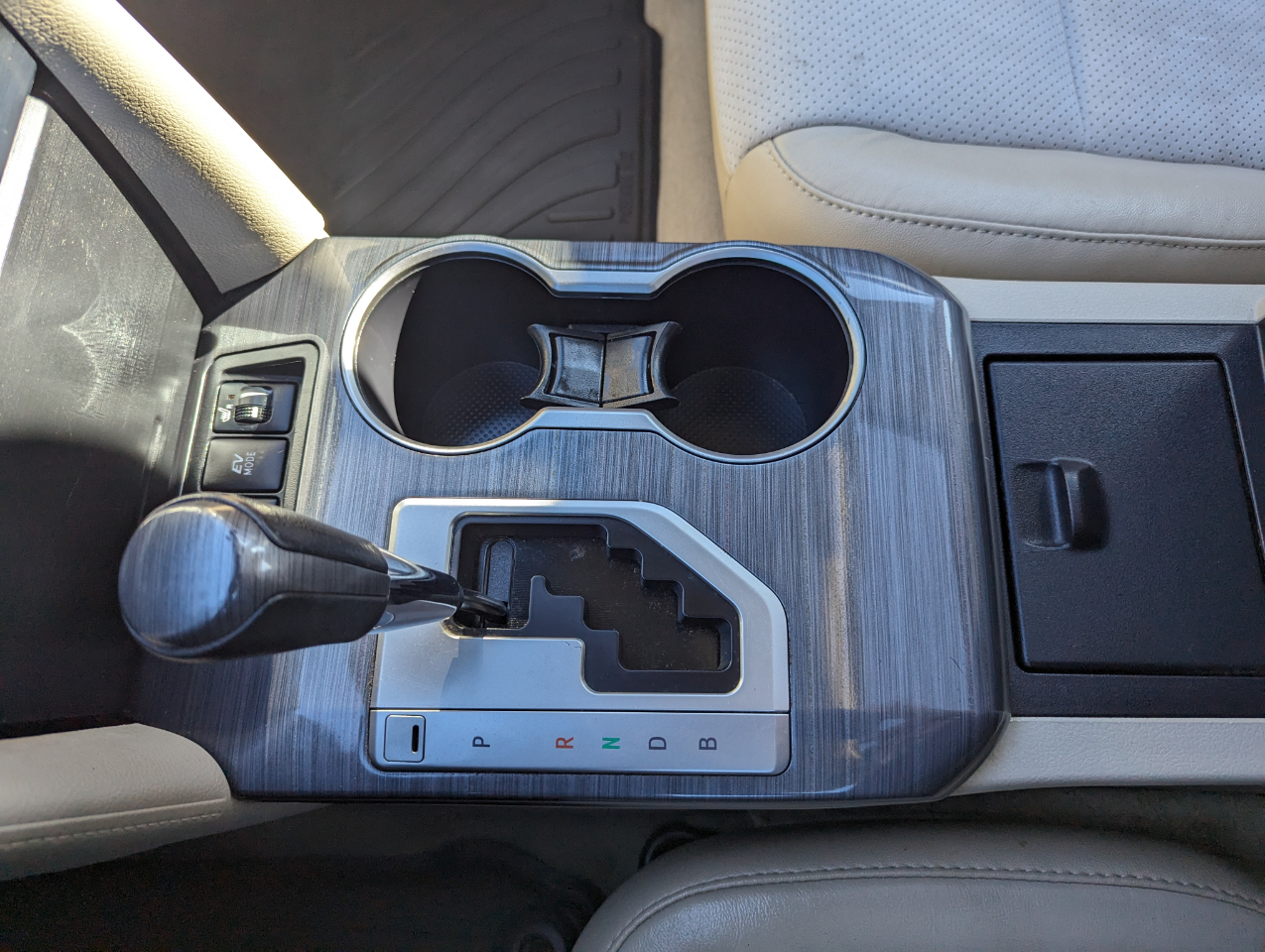 Toyota Camry Hybrid 4dr Sdn XLE (Natl) 2013