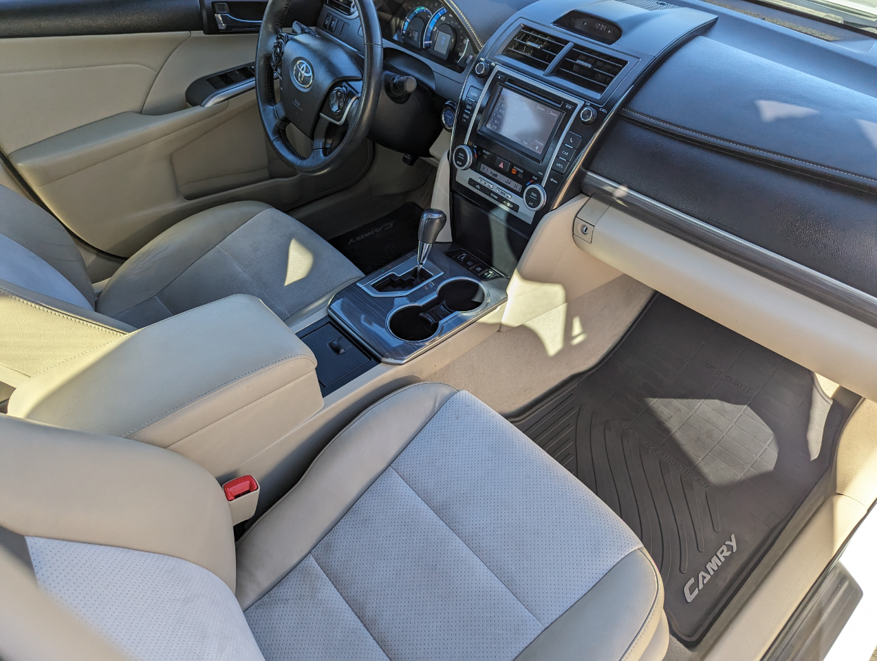 Toyota Camry Hybrid 4dr Sdn XLE (Natl) 2013