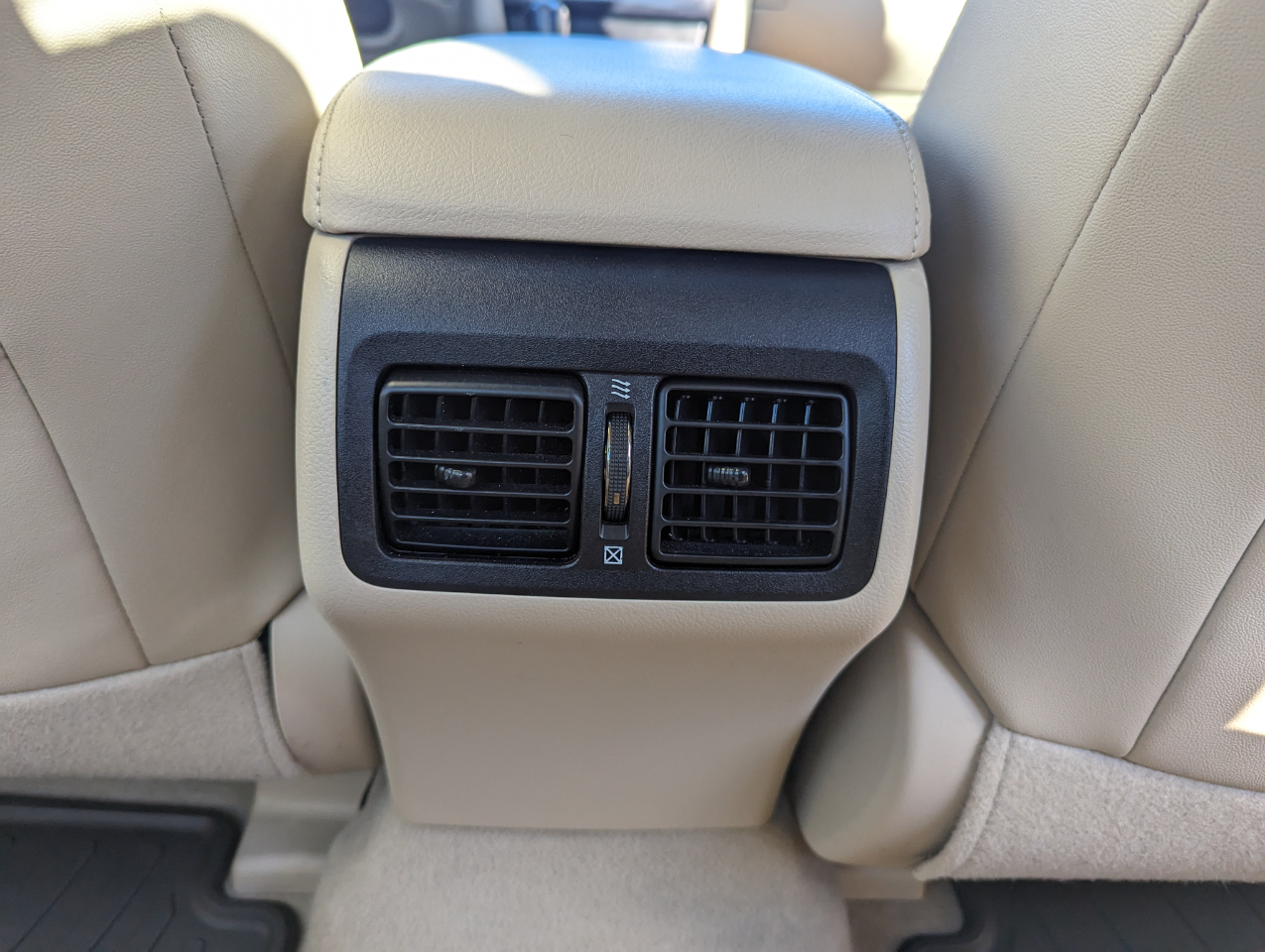 Toyota Camry Hybrid 4dr Sdn XLE (Natl) 2013