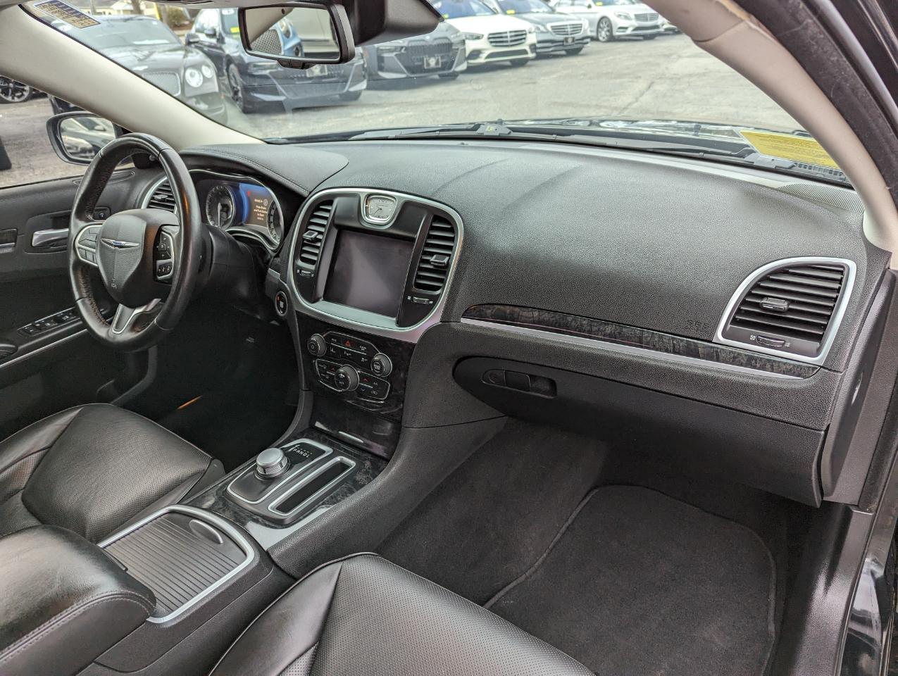 Chrysler 300 Touring L AWD 2021