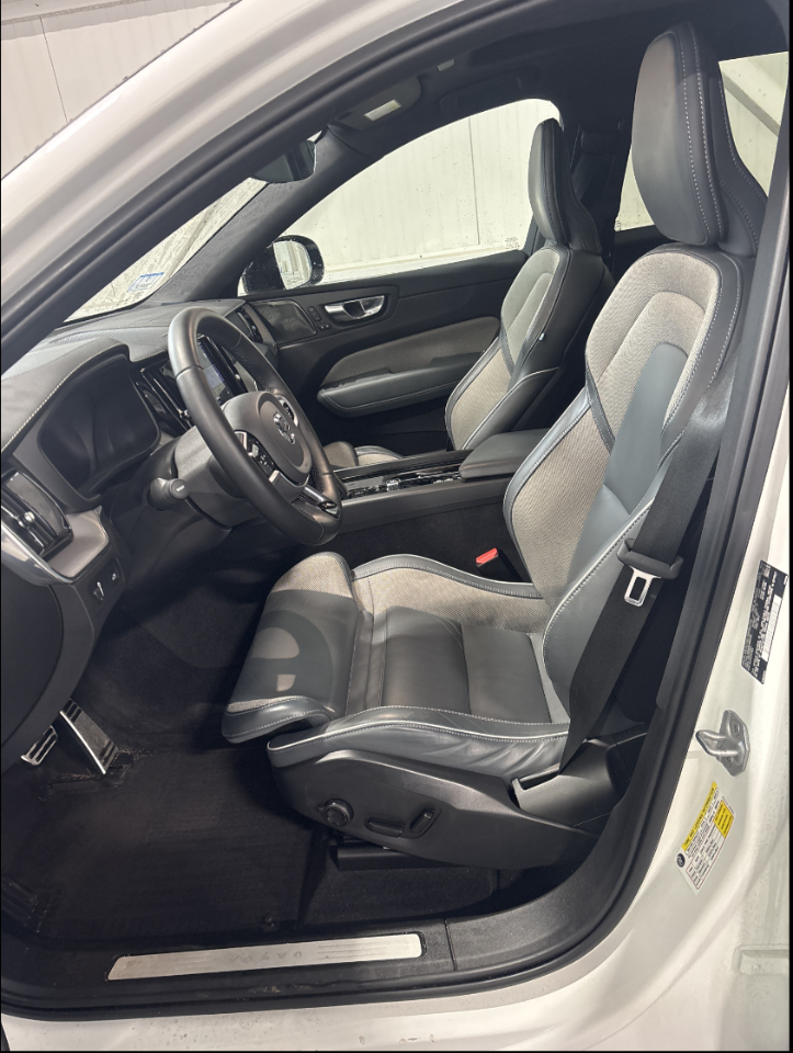 Volvo XC60 B5 AWD R-Design 2022