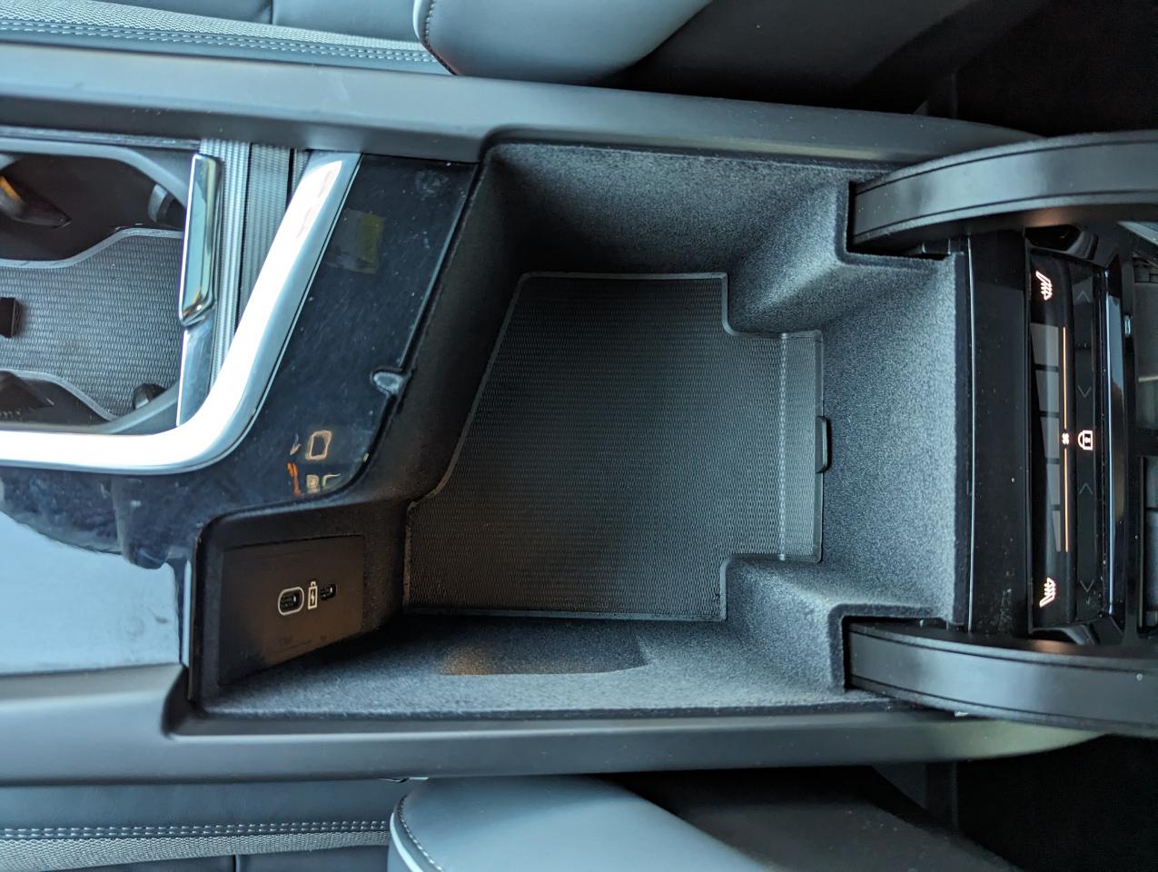 Volvo XC60 B5 AWD R-Design 2022