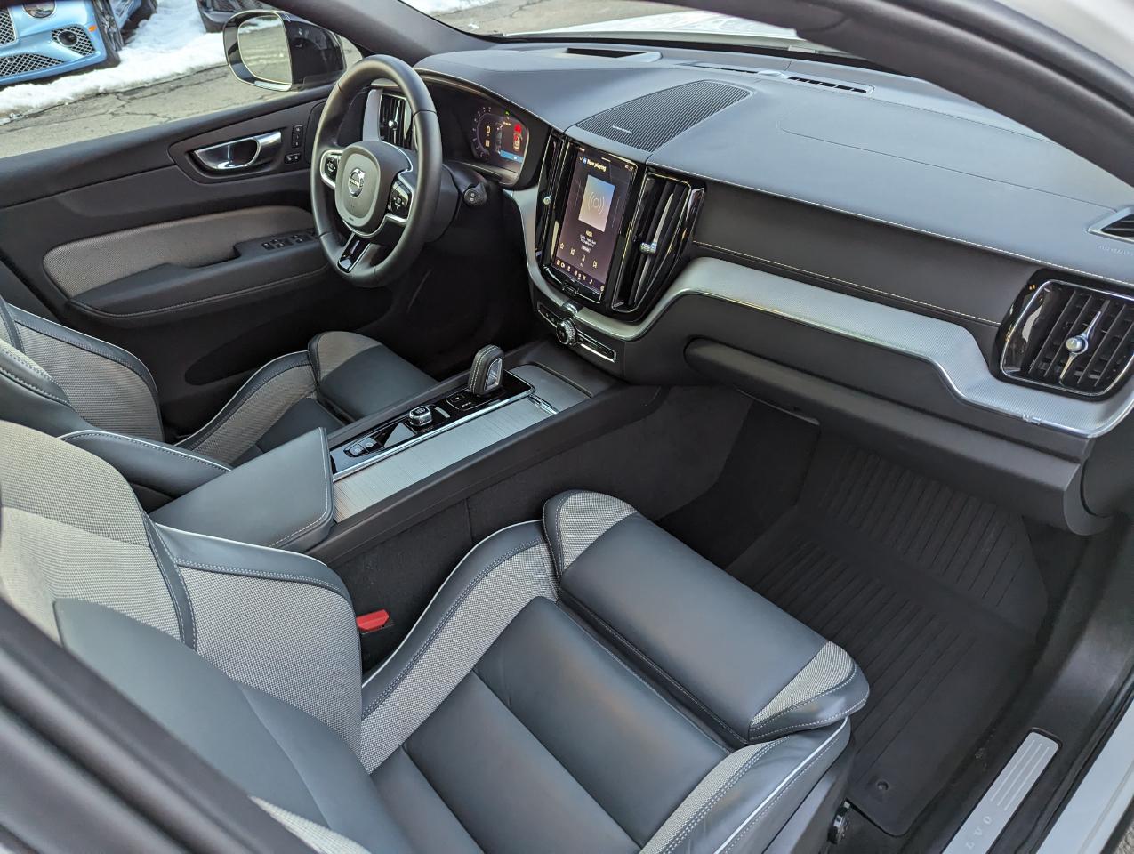 Volvo XC60 B5 AWD R-Design 2022