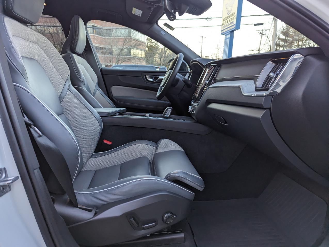 Volvo XC60 B5 AWD R-Design 2022