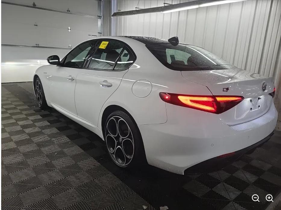 Alfa Romeo Giulia Veloce AWD 2022