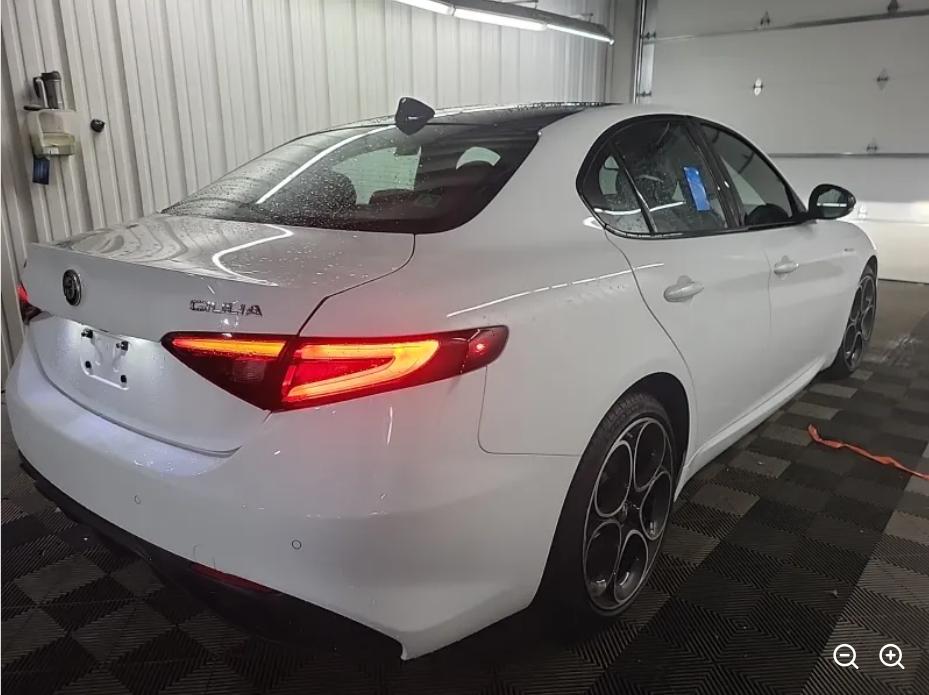 Alfa Romeo Giulia Veloce AWD 2022