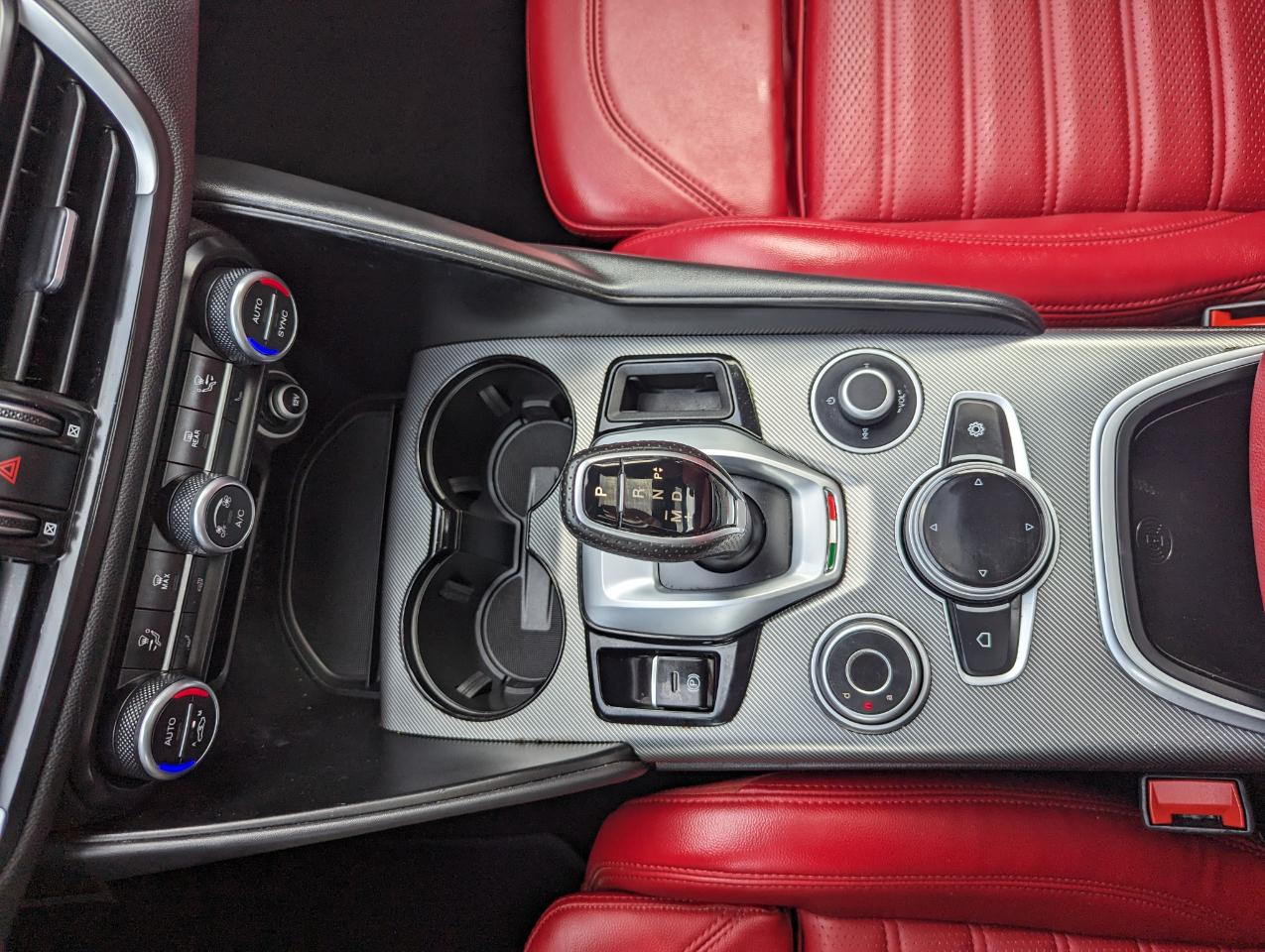 Alfa Romeo Giulia Veloce AWD 2022