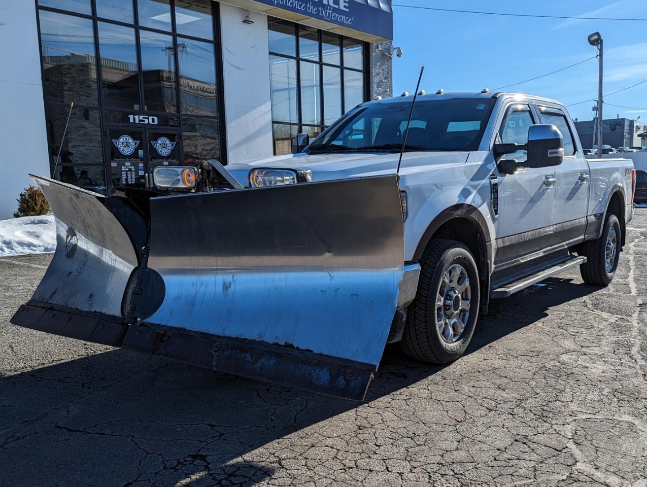 Ford Super Duty F-350 SRW Lariat 4WD Crew Cab 8' Box 2022