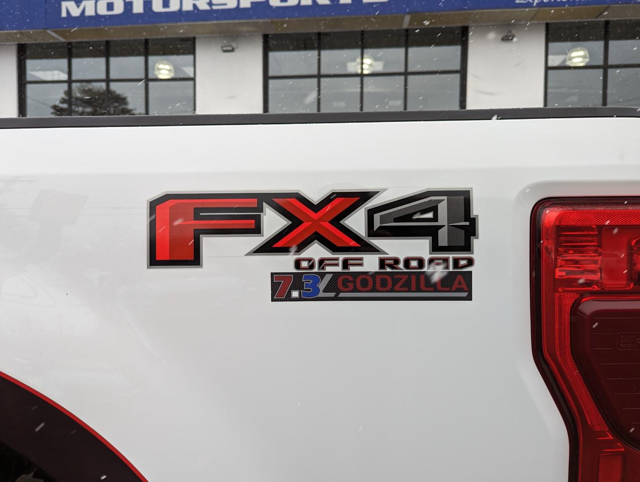 Ford Super Duty F-350 SRW Lariat 4WD Crew Cab 8' Box 2022