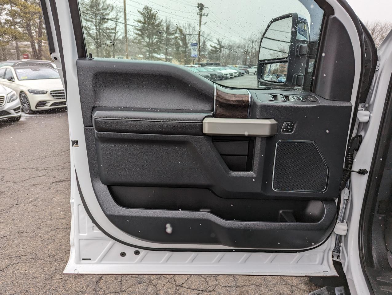 Ford Super Duty F-350 SRW Lariat 4WD Crew Cab 8' Box 2022