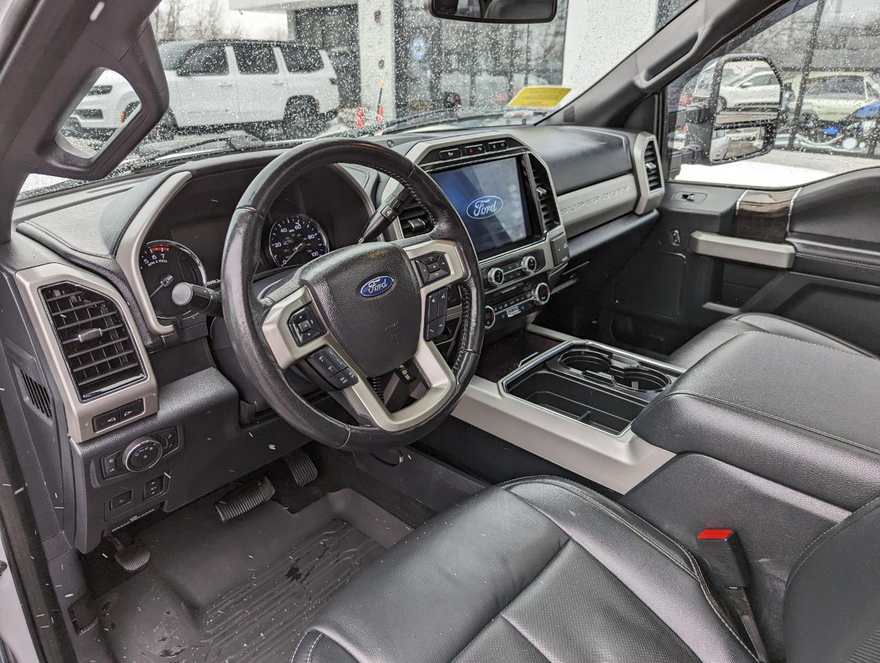 Ford Super Duty F-350 SRW Lariat 4WD Crew Cab 8' Box 2022