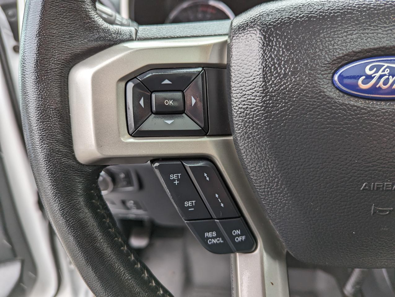 Ford Super Duty F-350 SRW Lariat 4WD Crew Cab 8' Box 2022