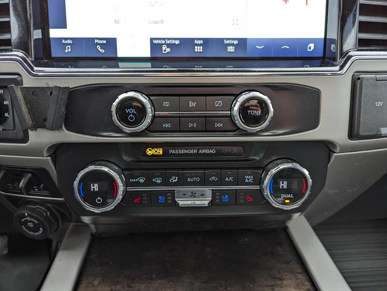 Ford Super Duty F-350 SRW Lariat 4WD Crew Cab 8' Box 2022