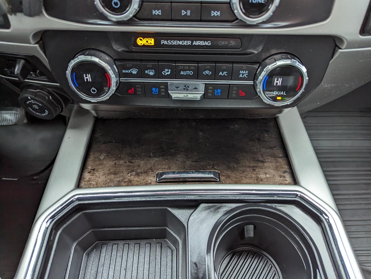 Ford Super Duty F-350 SRW Lariat 4WD Crew Cab 8' Box 2022