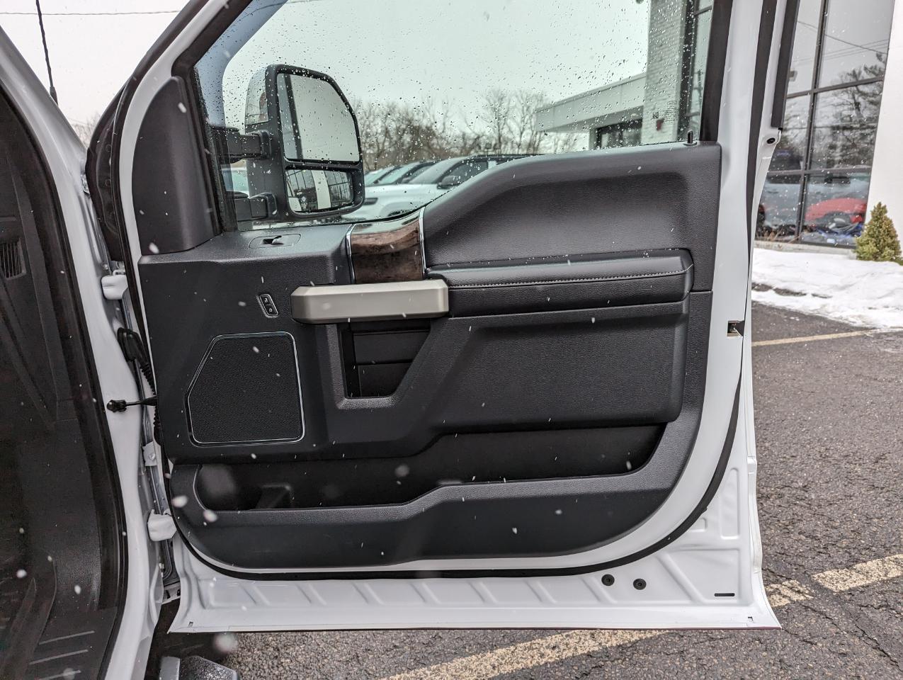 Ford Super Duty F-350 SRW Lariat 4WD Crew Cab 8' Box 2022