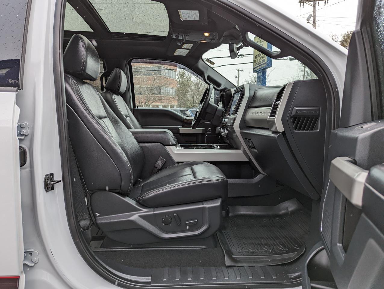 Ford Super Duty F-350 SRW Lariat 4WD Crew Cab 8' Box 2022