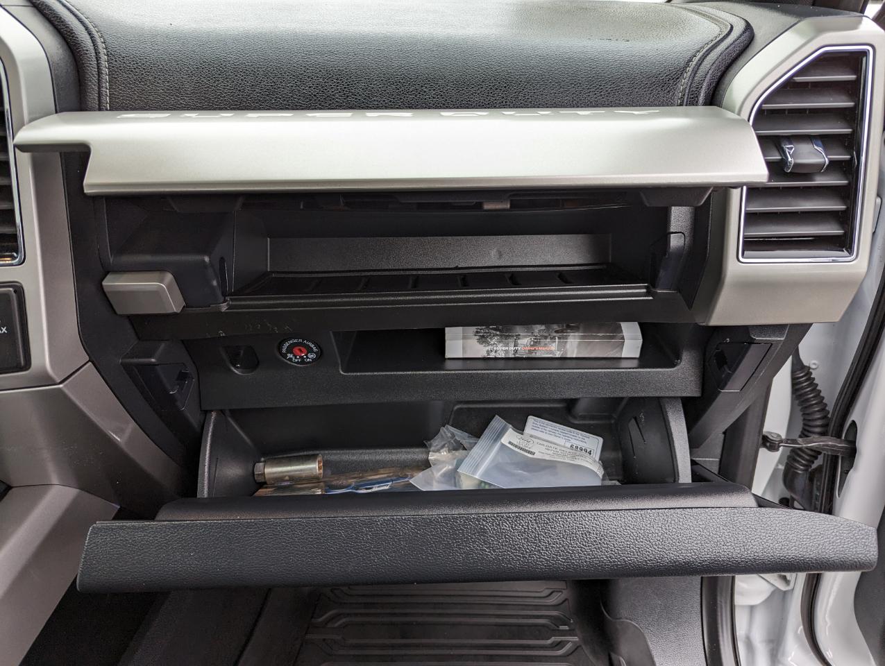 Ford Super Duty F-350 SRW Lariat 4WD Crew Cab 8' Box 2022