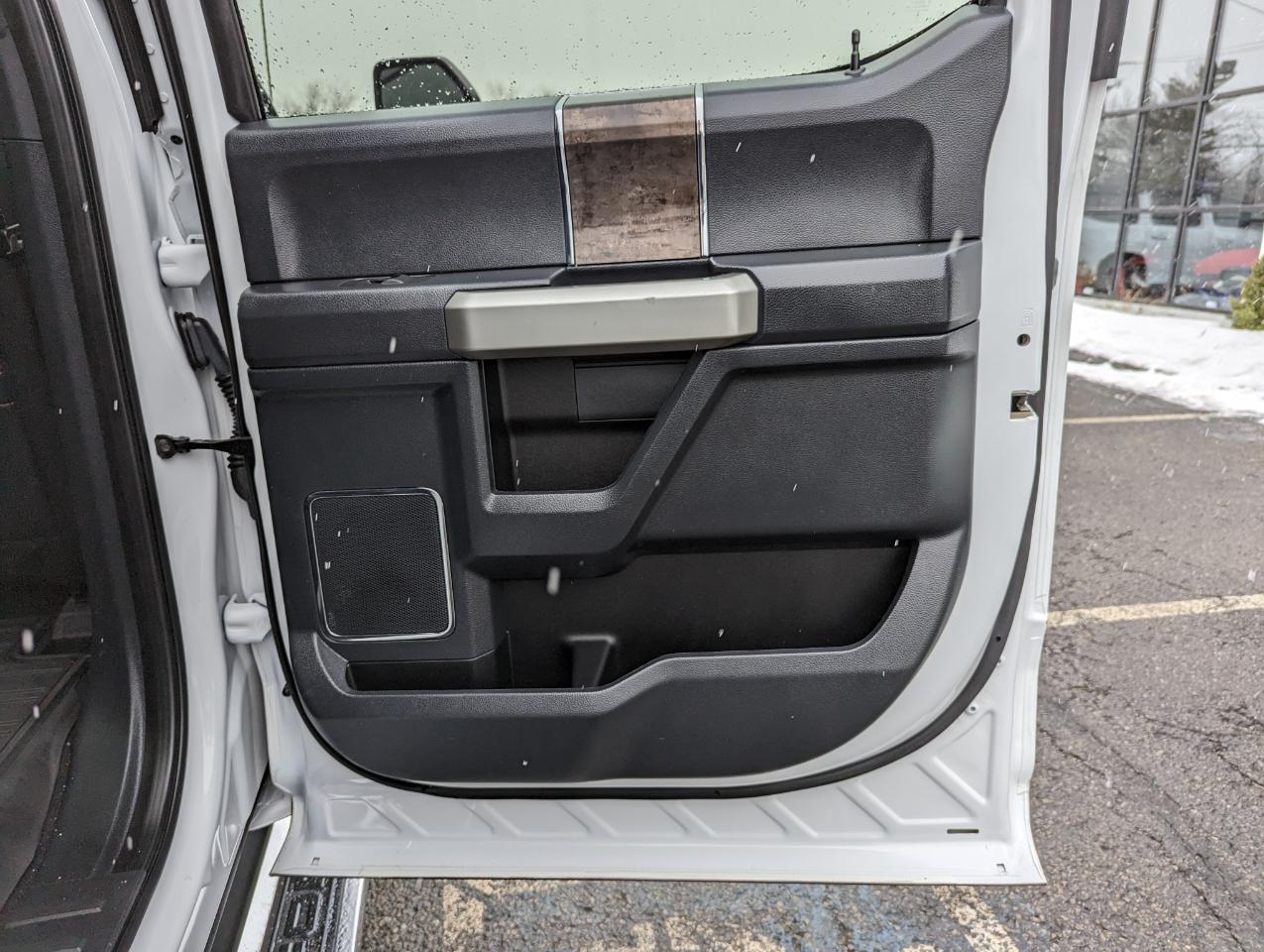 Ford Super Duty F-350 SRW Lariat 4WD Crew Cab 8' Box 2022