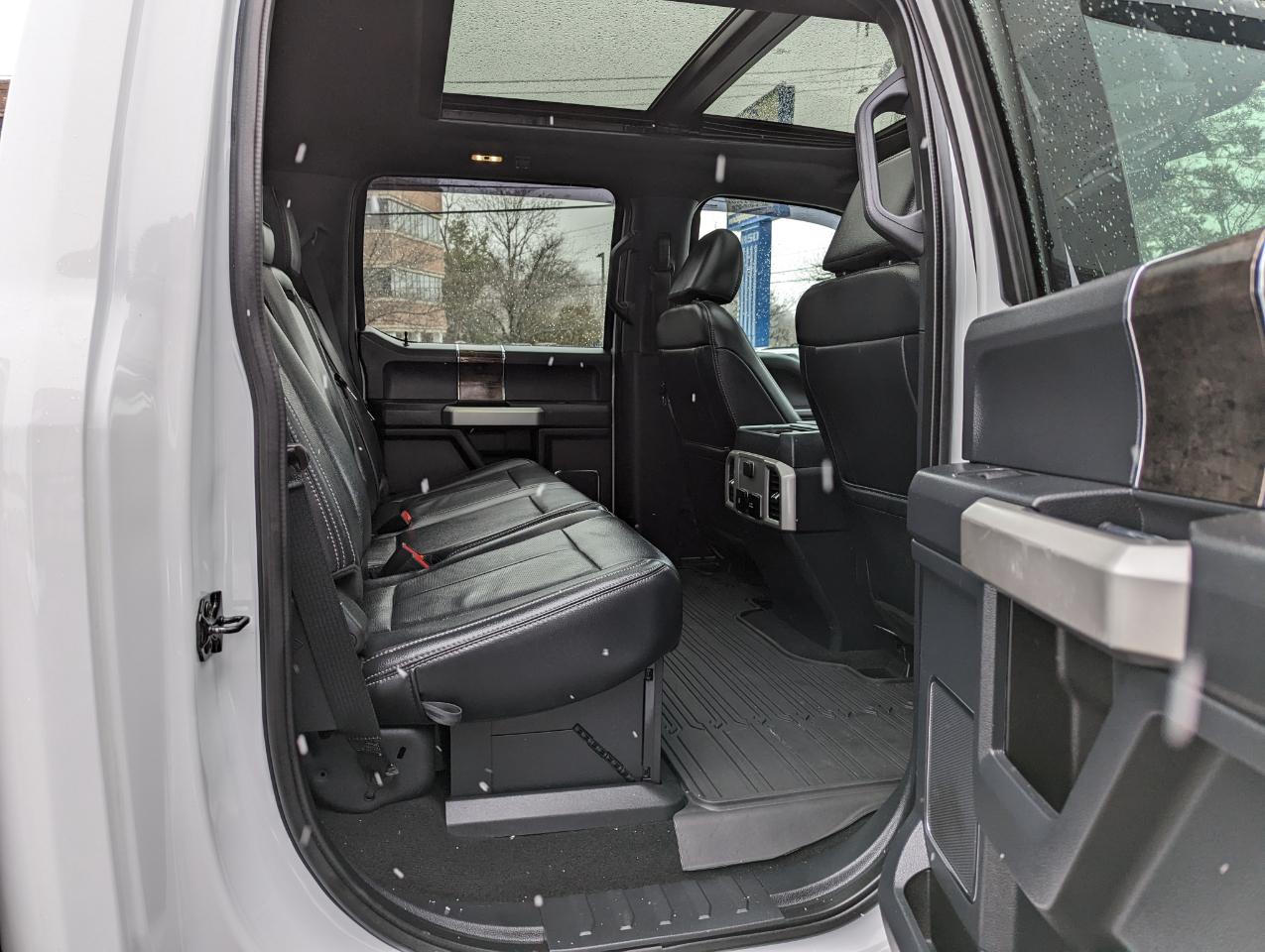 Ford Super Duty F-350 SRW Lariat 4WD Crew Cab 8' Box 2022