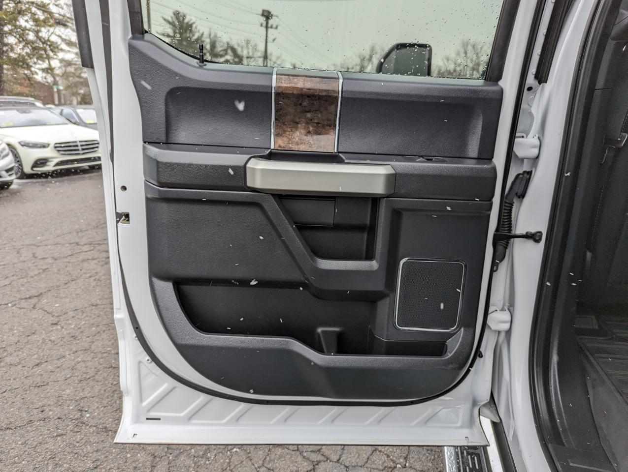 Ford Super Duty F-350 SRW Lariat 4WD Crew Cab 8' Box 2022