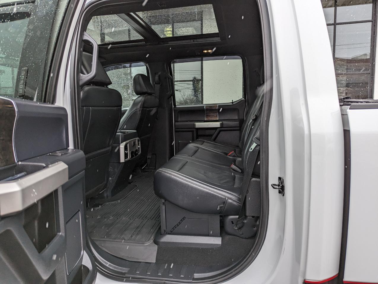 Ford Super Duty F-350 SRW Lariat 4WD Crew Cab 8' Box 2022