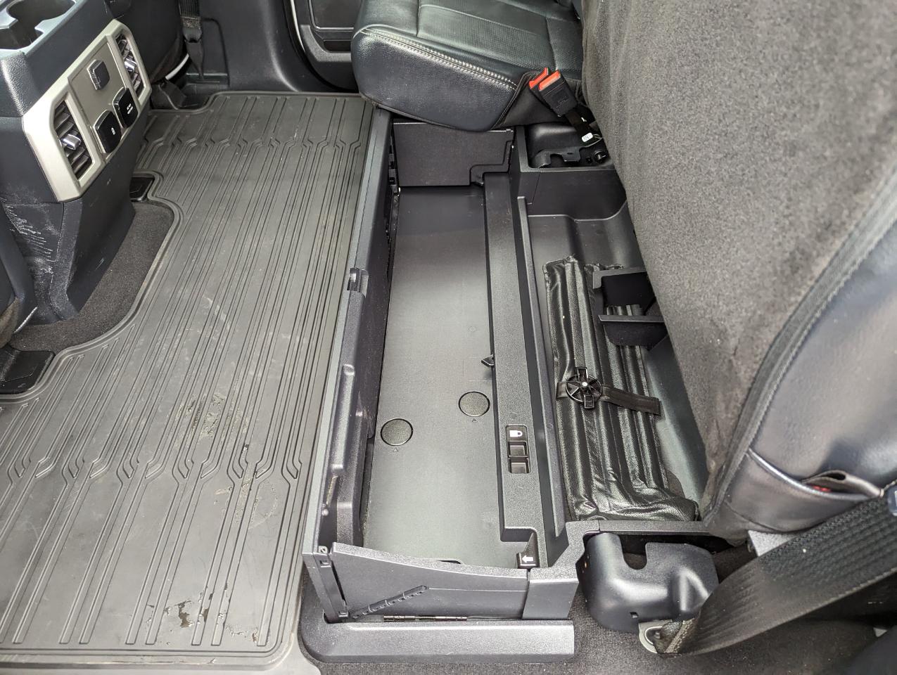 Ford Super Duty F-350 SRW Lariat 4WD Crew Cab 8' Box 2022