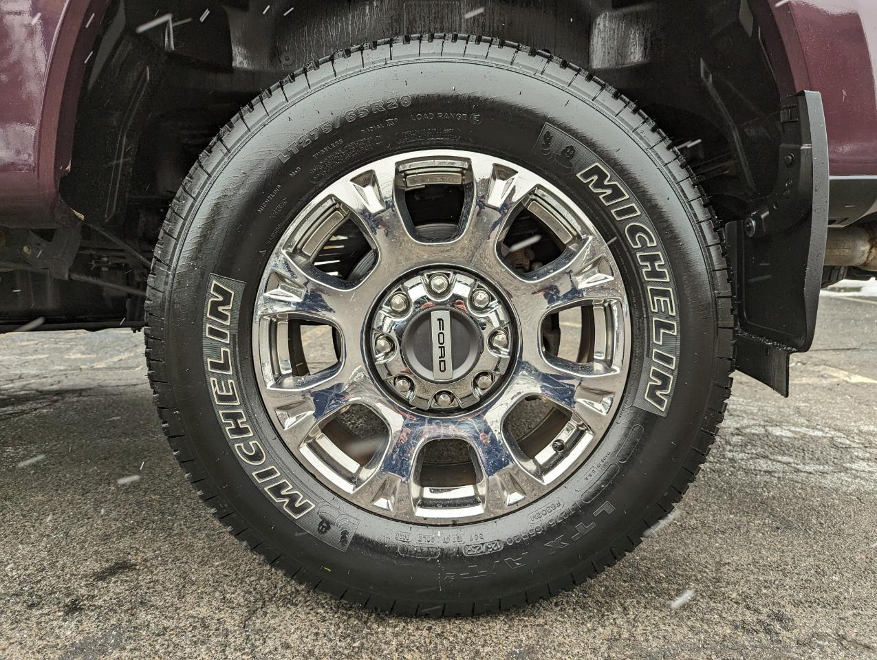 Ford Super Duty F-350 SRW Lariat 4WD Crew Cab 8' Box 2022