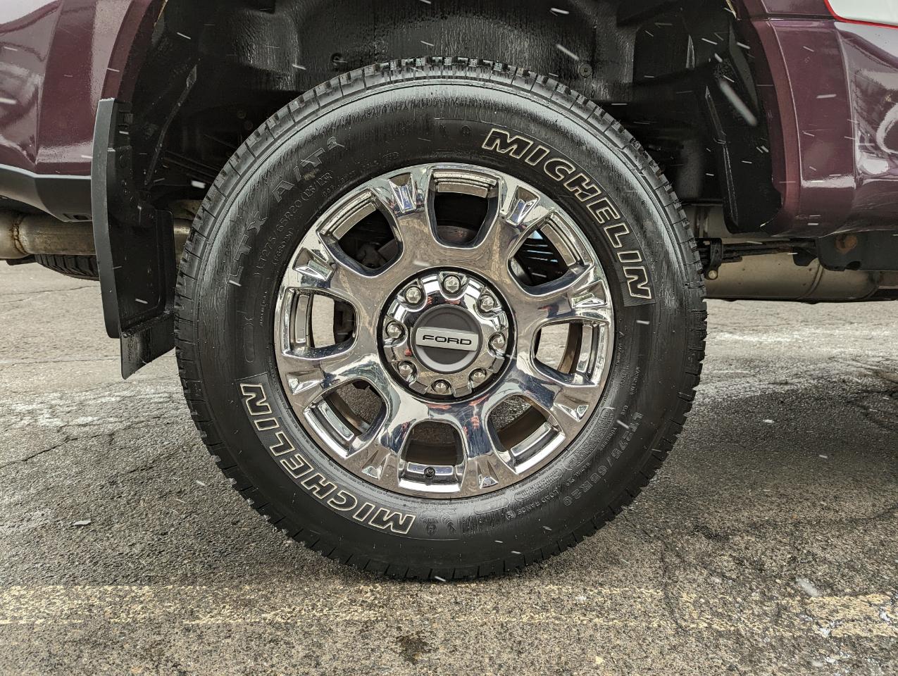 Ford Super Duty F-350 SRW Lariat 4WD Crew Cab 8' Box 2022