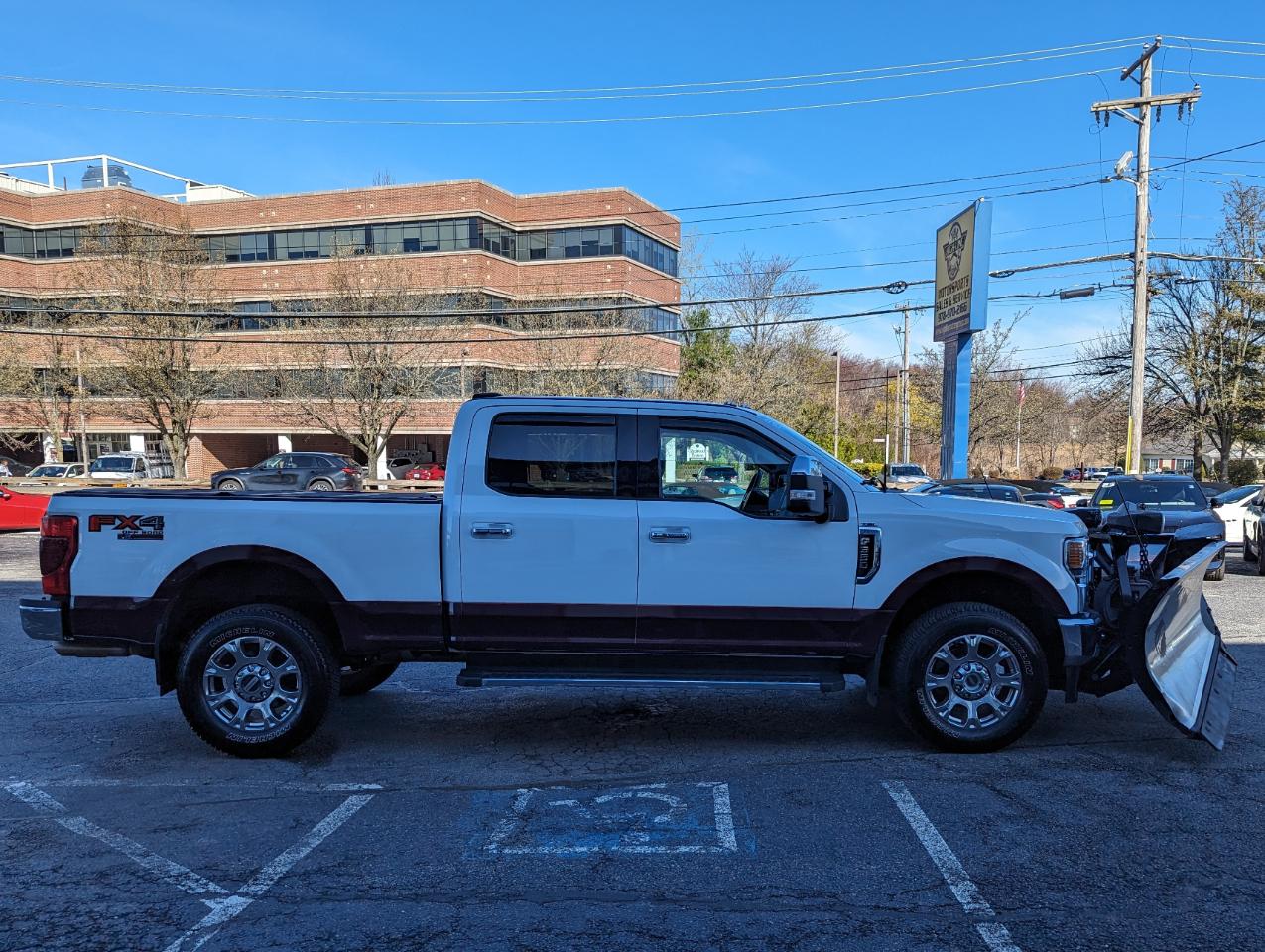 Ford Super Duty F-350 SRW Lariat 4WD Crew Cab 8' Box 2022