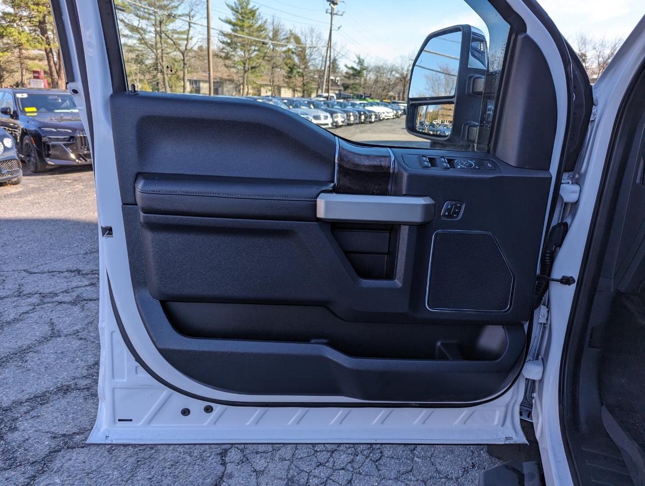 Ford Super Duty F-350 SRW Lariat 4WD Crew Cab 8' Box 2022